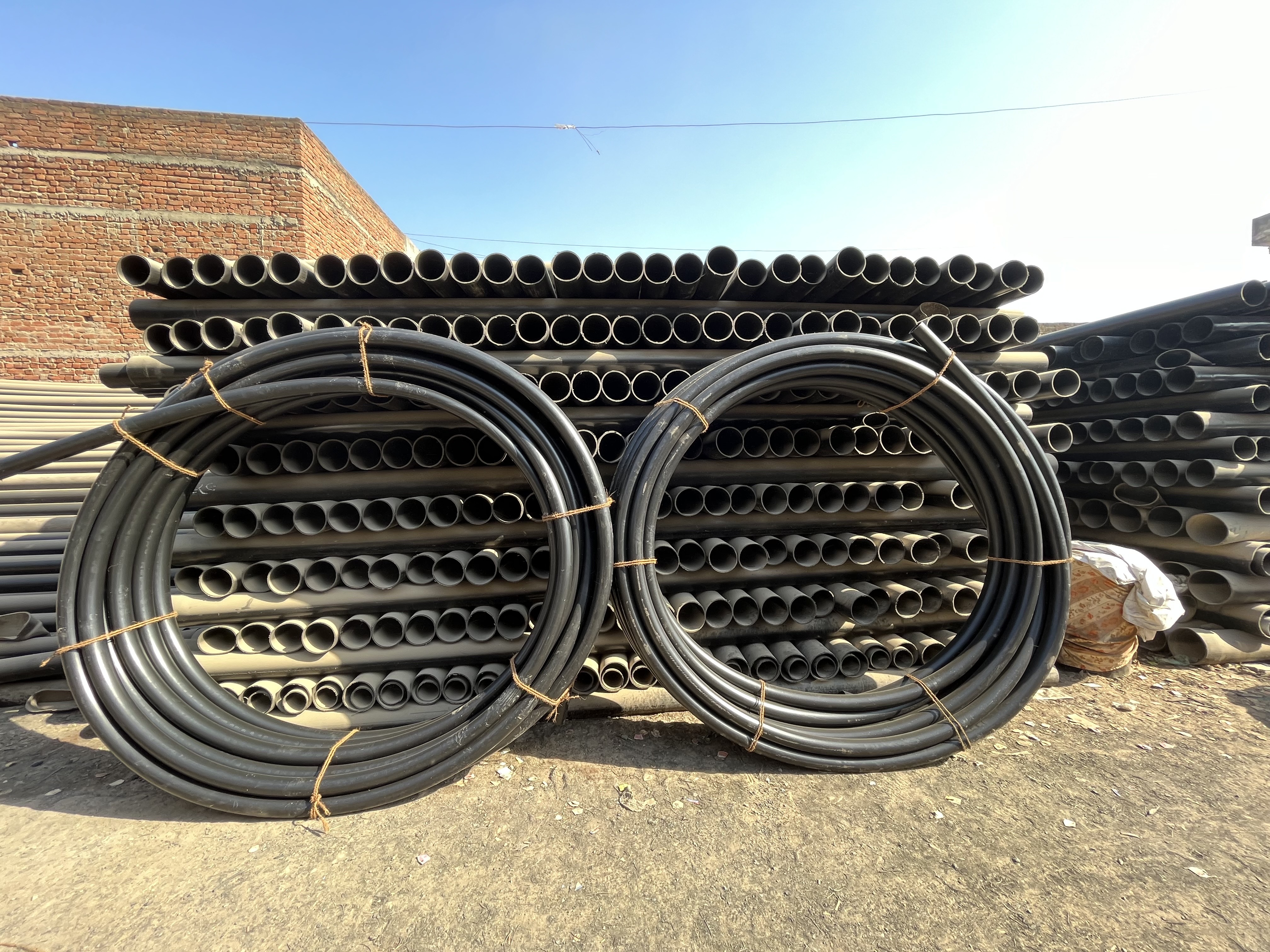 HDPE-compatible black pipe bundles for flexible routing